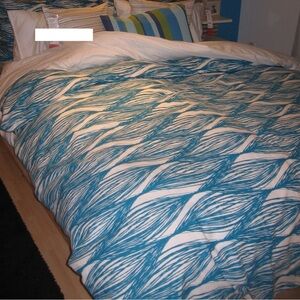 IKEA queen/full duvet and 2 shams